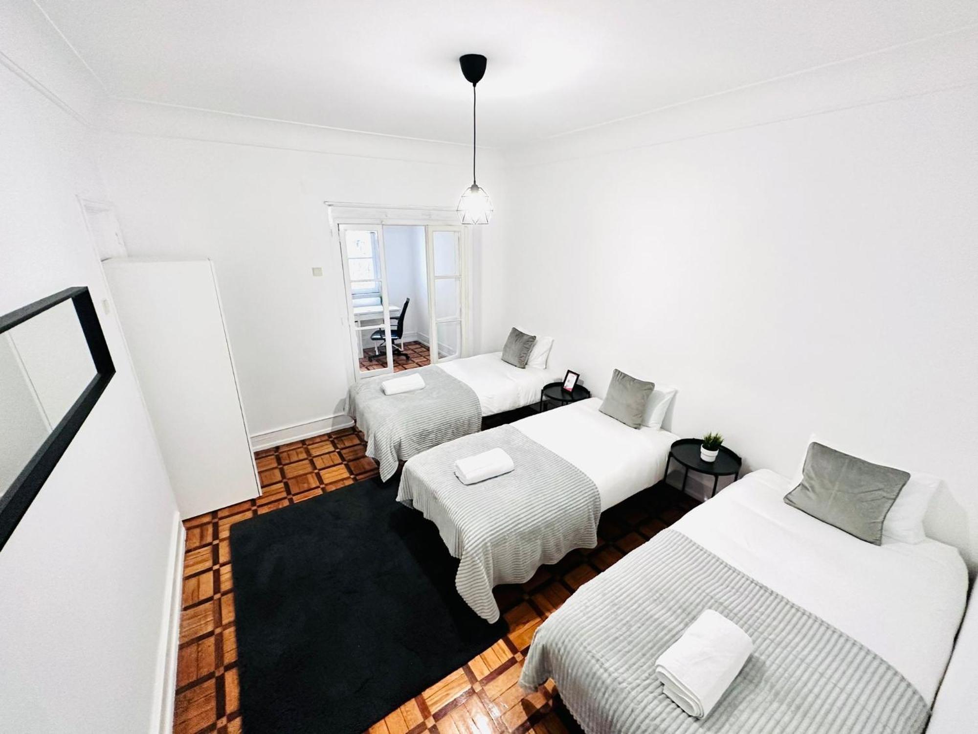 Hostel Rooms, Location For Tourists Lisbon